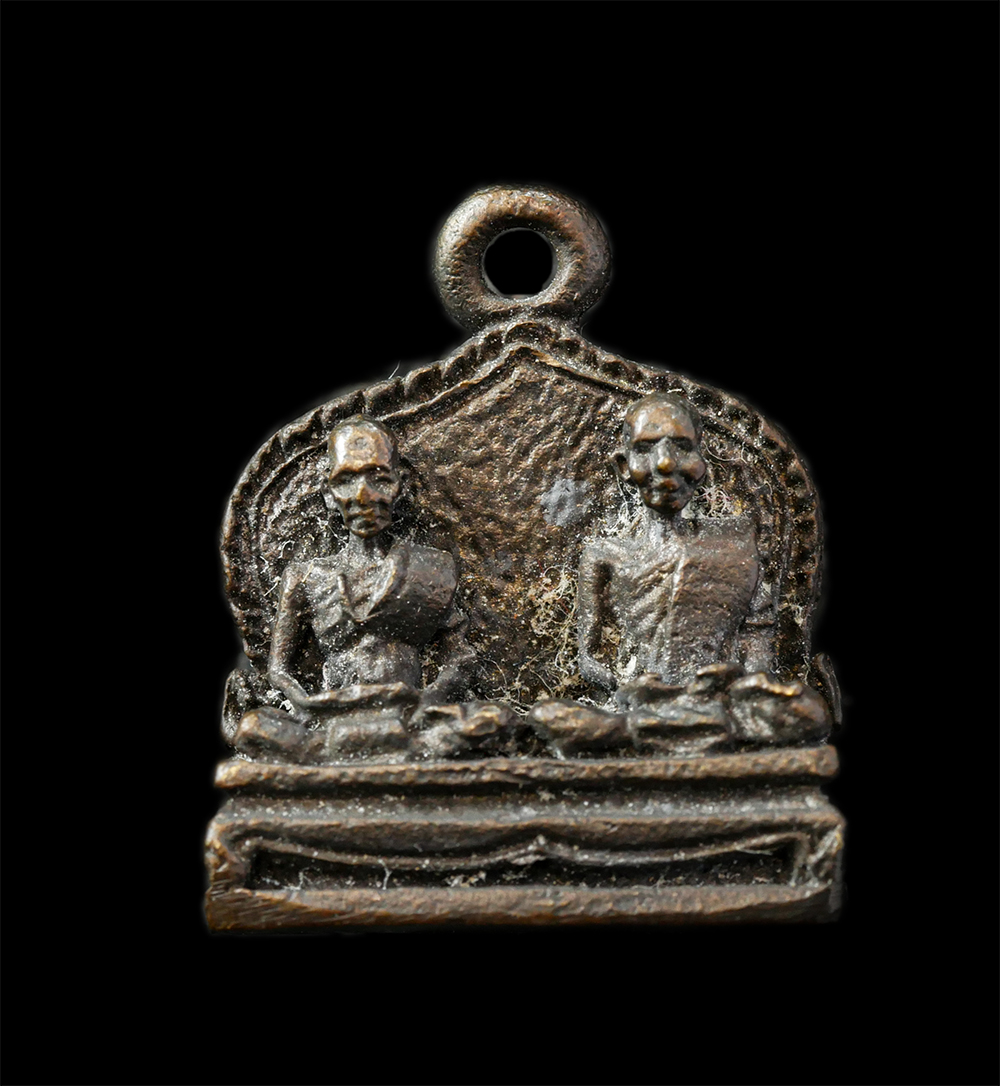 28Apr25 (327)p.jpg - รูปหล่อหลวงพ่อทบ วัดชนแดน หลวงพ่ออ้วน วัดดงขุย คณะสงฆ์อำเภอชนแดน จังหวัดเพชรบูรณ์ จัดสร้างปี 2530 เนื้อนวโลหะ พระเกจิร่วมปลุกเสกหลายท่าน  | https://kamulet.in.th